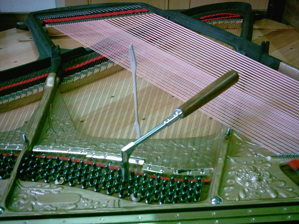 Instrument Reparatur Zwicken - Alexander Ostrovski Klavierstimmer München Nord-West